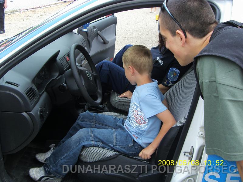 A rendorauto bemutatoja.JPG